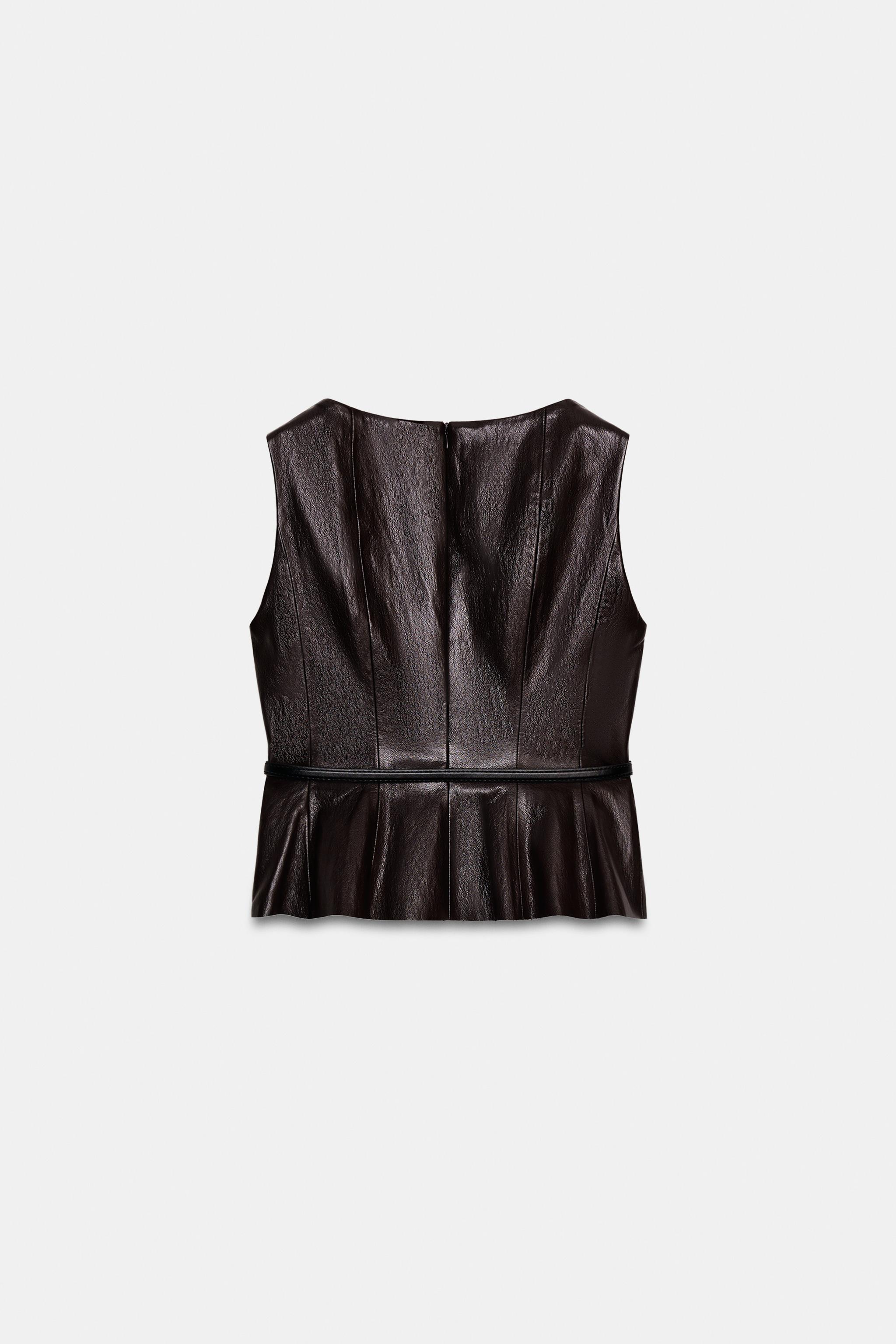 TOP MATIÈRE SYNTHÉTIQUE AVEC CEINTURE